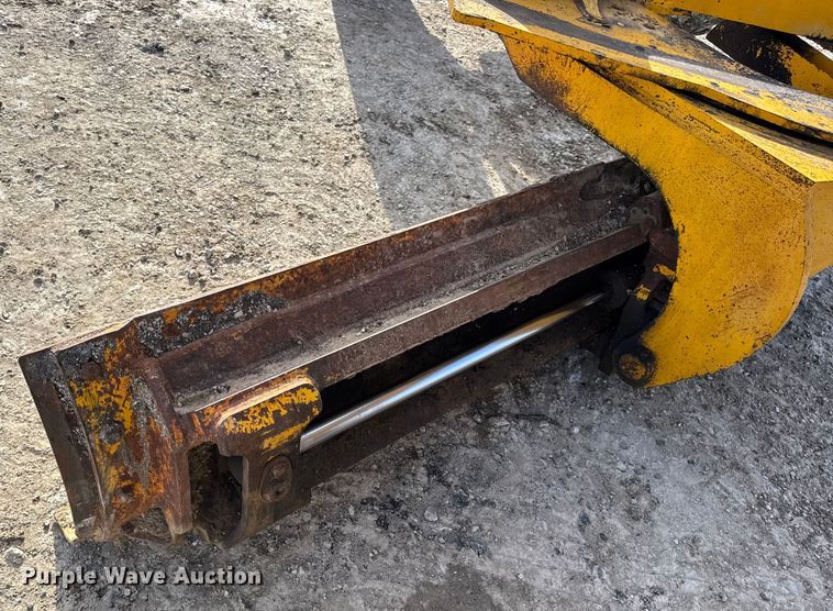 image for item DW6713 1992 John Deere 770B motor grader