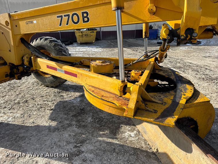 image for item DW6713 1992 John Deere 770B motor grader