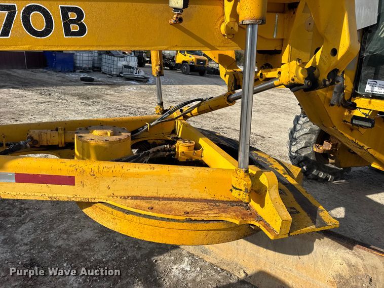 image for item DW6713 1992 John Deere 770B motor grader