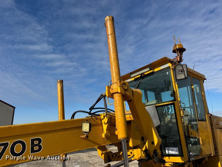 image for item DW6713 1992 John Deere 770B motor grader