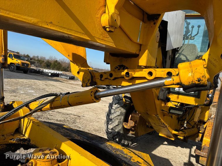 image for item DW6713 1992 John Deere 770B motor grader