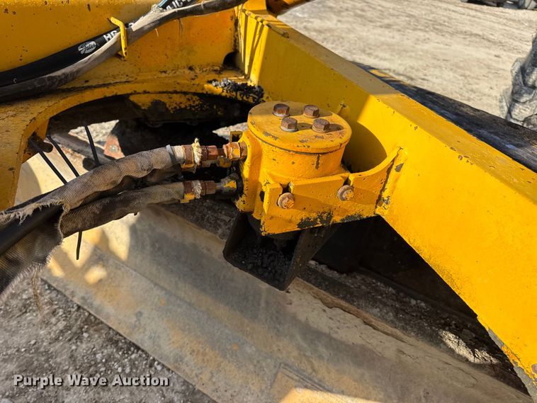 image for item DW6713 1992 John Deere 770B motor grader