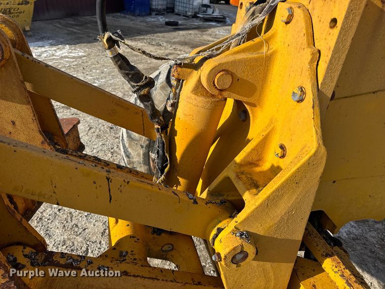 image for item DW6713 1992 John Deere 770B motor grader