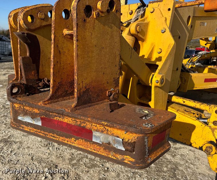 image for item DW6713 1992 John Deere 770B motor grader