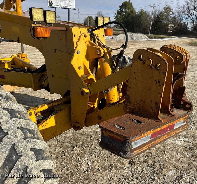 image for item DW6713 1992 John Deere 770B motor grader