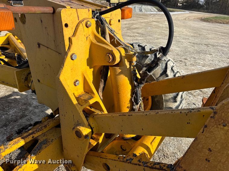 image for item DW6713 1992 John Deere 770B motor grader