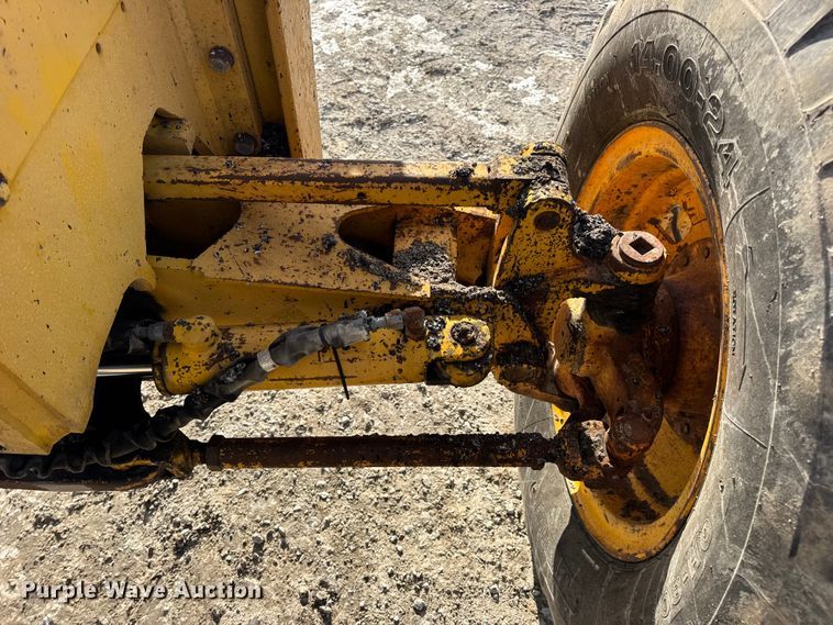 image for item DW6713 1992 John Deere 770B motor grader