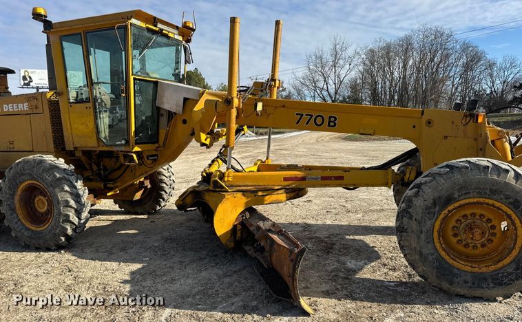 image for item DW6713 1992 John Deere 770B motor grader