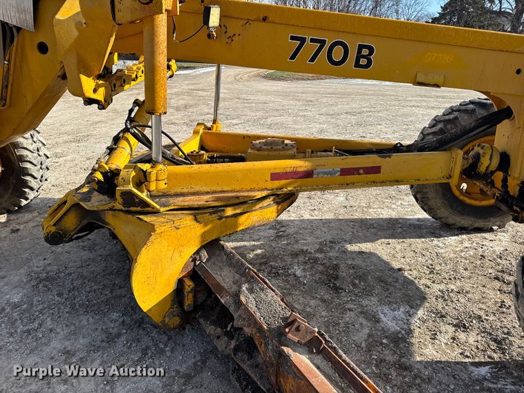 image for item DW6713 1992 John Deere 770B motor grader