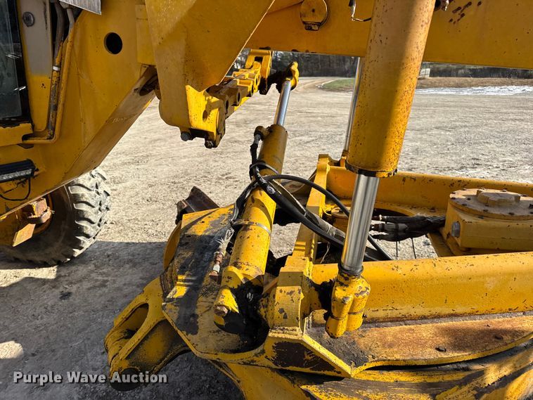 image for item DW6713 1992 John Deere 770B motor grader