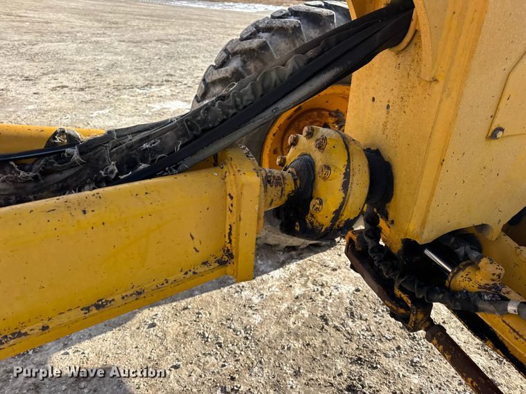 image for item DW6713 1992 John Deere 770B motor grader