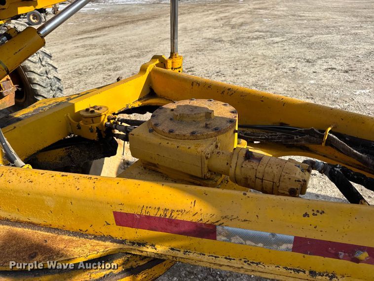 image for item DW6713 1992 John Deere 770B motor grader