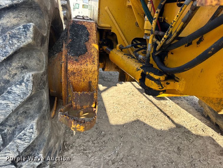 image for item DW6713 1992 John Deere 770B motor grader