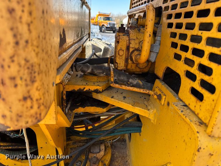 image for item DW6713 1992 John Deere 770B motor grader