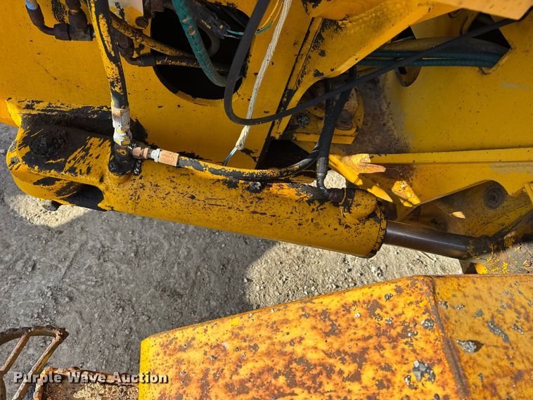 image for item DW6713 1992 John Deere 770B motor grader