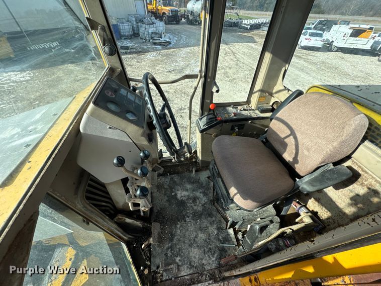 image for item DW6713 1992 John Deere 770B motor grader