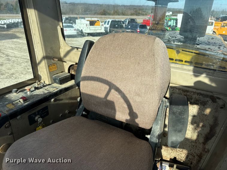 image for item DW6713 1992 John Deere 770B motor grader