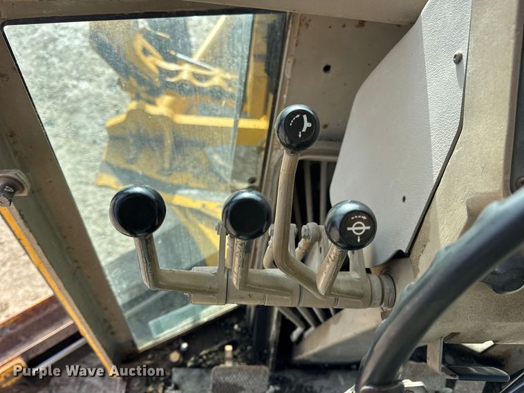 image for item DW6713 1992 John Deere 770B motor grader