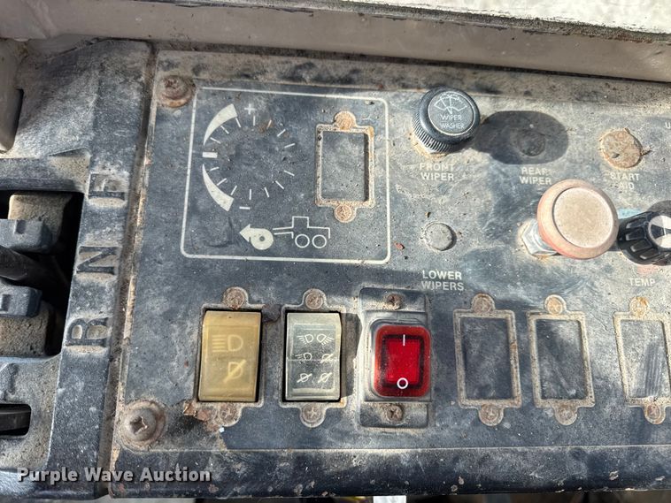 image for item DW6713 1992 John Deere 770B motor grader