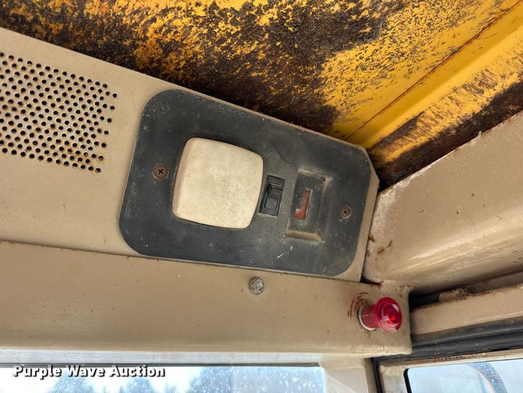 image for item DW6713 1992 John Deere 770B motor grader