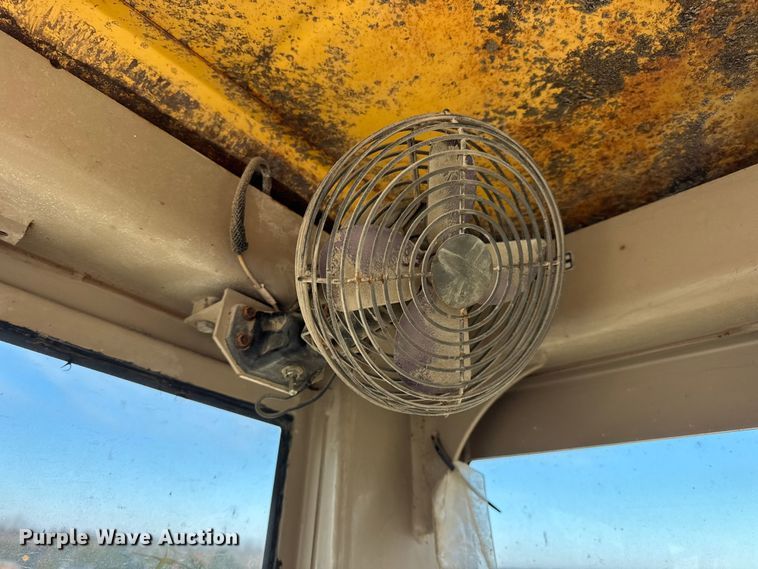 image for item DW6713 1992 John Deere 770B motor grader