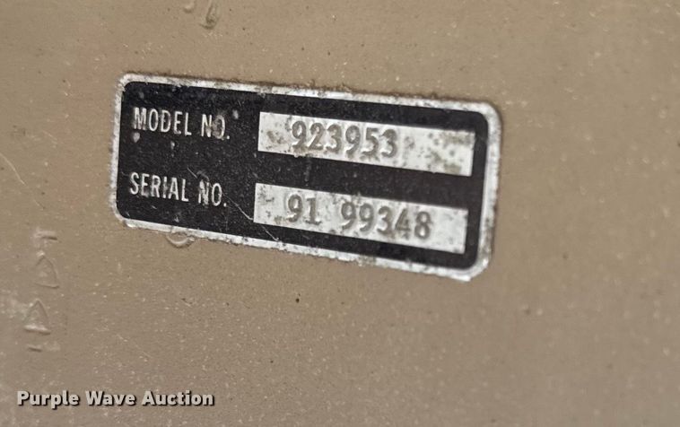 image for item DW6713 1992 John Deere 770B motor grader