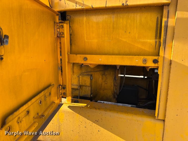 image for item DW6713 1992 John Deere 770B motor grader