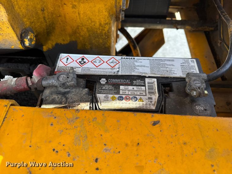 image for item DW6713 1992 John Deere 770B motor grader