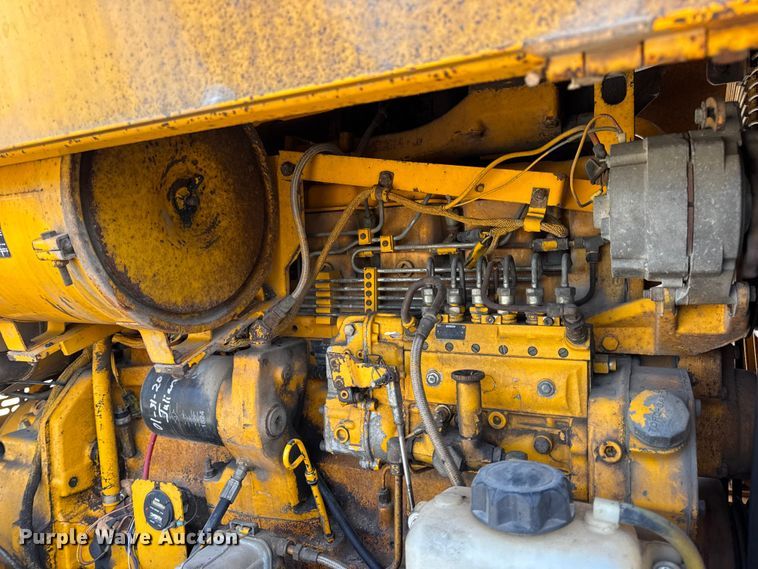 image for item DW6713 1992 John Deere 770B motor grader