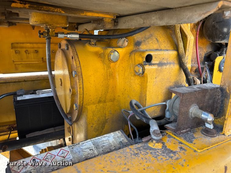 image for item DW6713 1992 John Deere 770B motor grader