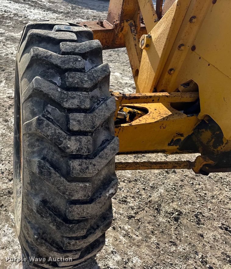 image for item DW6713 1992 John Deere 770B motor grader