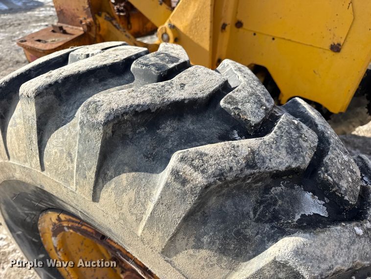 image for item DW6713 1992 John Deere 770B motor grader