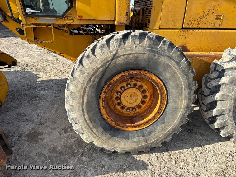 image for item DW6713 1992 John Deere 770B motor grader