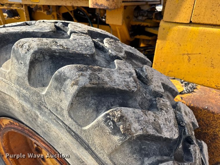 image for item DW6713 1992 John Deere 770B motor grader