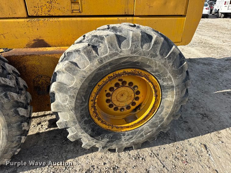 image for item DW6713 1992 John Deere 770B motor grader