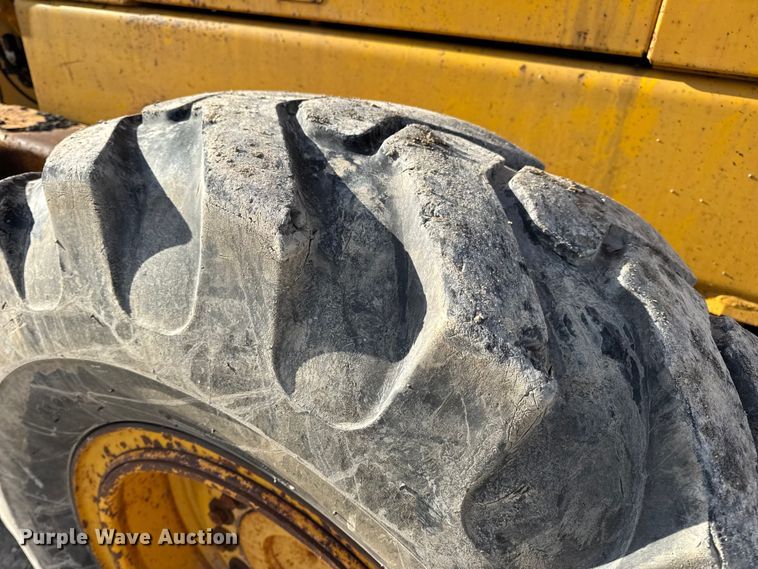 image for item DW6713 1992 John Deere 770B motor grader