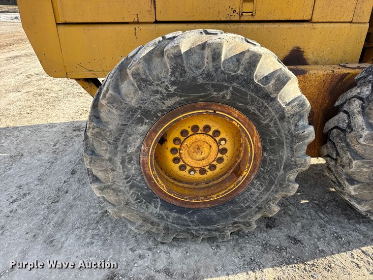 image for item DW6713 1992 John Deere 770B motor grader