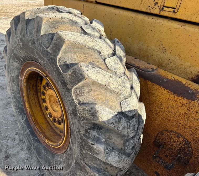 image for item DW6713 1992 John Deere 770B motor grader