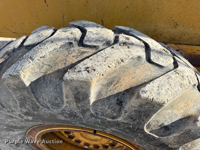 image for item DW6713 1992 John Deere 770B motor grader