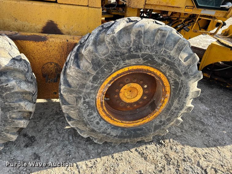 image for item DW6713 1992 John Deere 770B motor grader