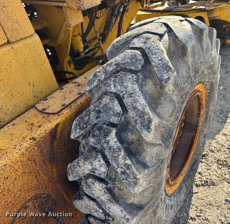 image for item DW6713 1992 John Deere 770B motor grader