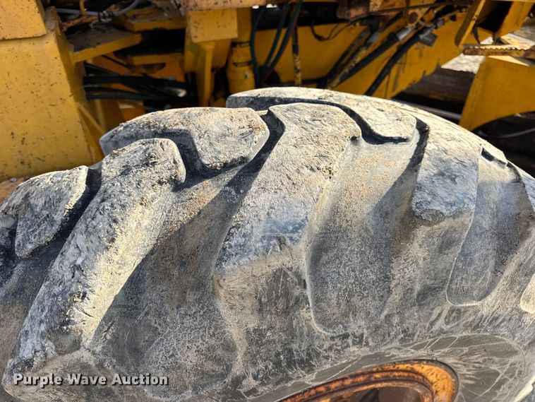 image for item DW6713 1992 John Deere 770B motor grader