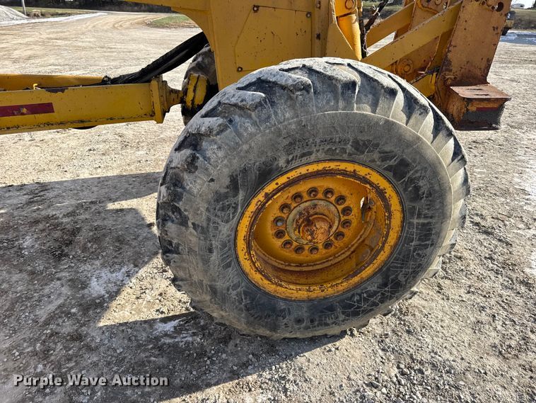 image for item DW6713 1992 John Deere 770B motor grader