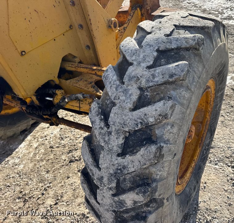 image for item DW6713 1992 John Deere 770B motor grader