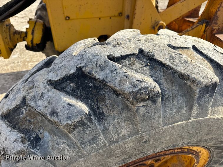 image for item DW6713 1992 John Deere 770B motor grader