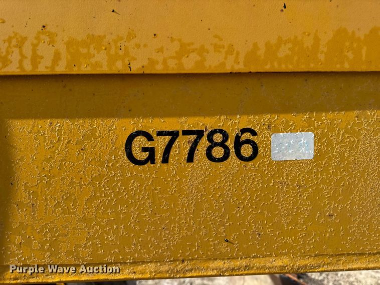 image for item DW6713 1992 John Deere 770B motor grader