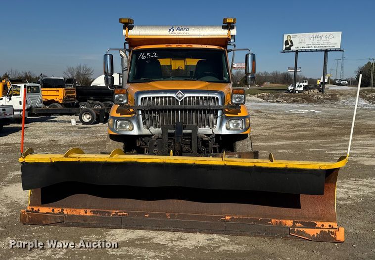 image for item DW6715 2006 International 7400 dump truck