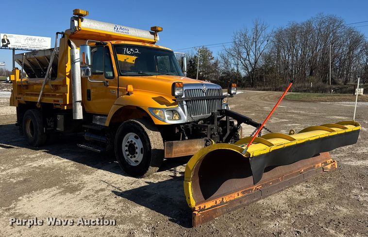 image for item DW6715 2006 International 7400 dump truck