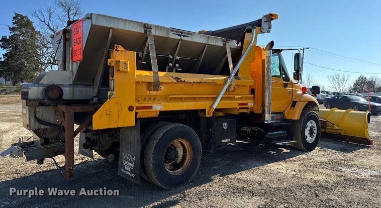 image for item DW6715 2006 International 7400 dump truck