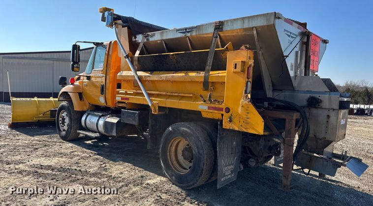 image for item DW6715 2006 International 7400 dump truck